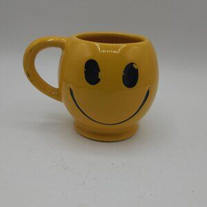 Vintage 1970’s McCoy Art Pottery Ceramic Yellow Smiley Happy Face Mug Coffee Cup